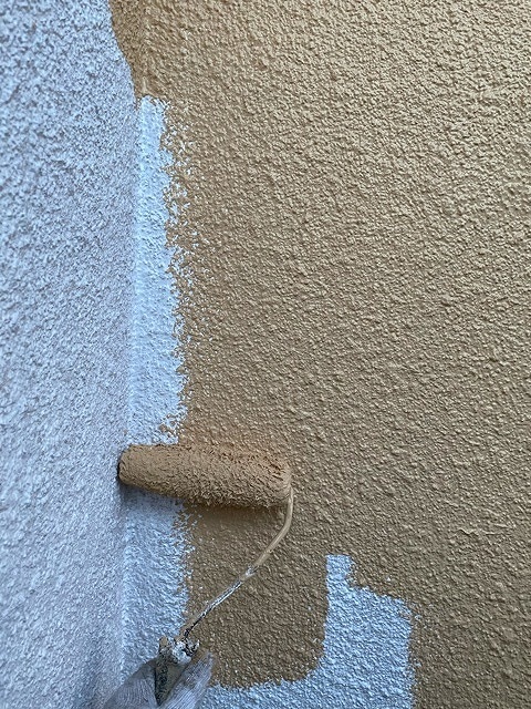外壁塗装　中塗り　アレスダイナミックTOP
