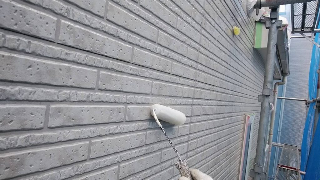 外壁塗装　下塗り　プラチナ無機バインダー