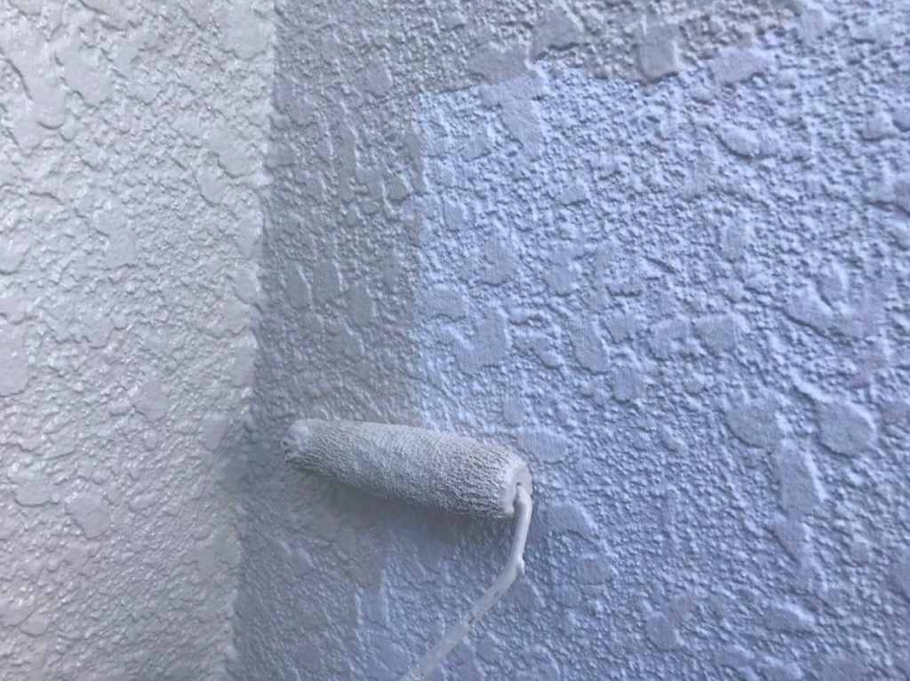 外壁塗装　中塗り　アレスダイナミックトップ