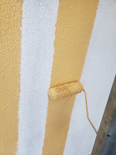 外壁塗装　モルタル　3回塗り　中塗り　プラチナ無機バインダー