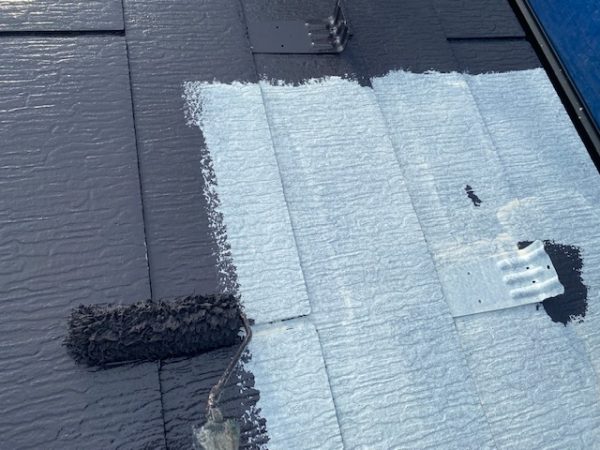 屋根塗装　新生スレート　4回塗り　中塗り　サーモアイSi