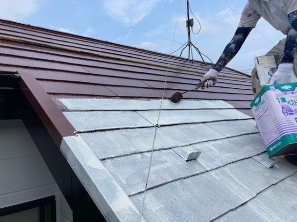 屋根塗装　新生スレート　4回塗り　中塗り　サーモアイSi