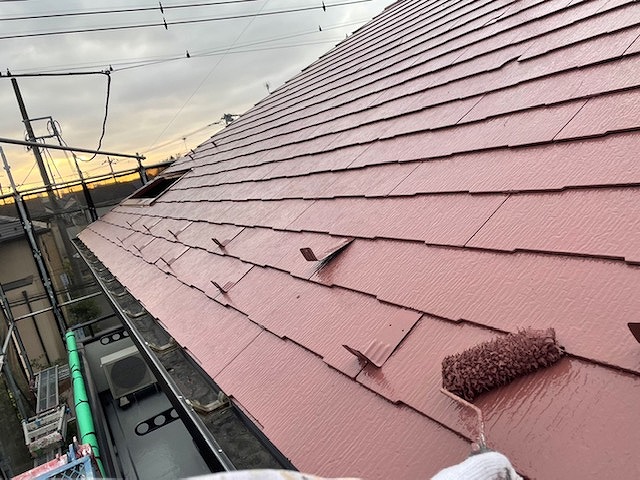 屋根塗装　新生スレート瓦　3回塗り　上塗り　サーモアイSi