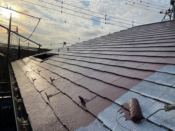 屋根塗装　新生スレート瓦　3回塗り　中塗り　サーモアイSi