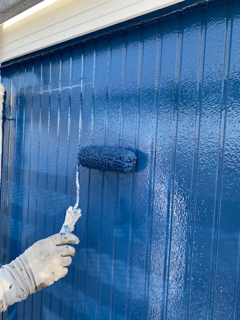 外壁塗装　窯業サイディング　3回塗り　上塗り　ファインパーフェクトトップ