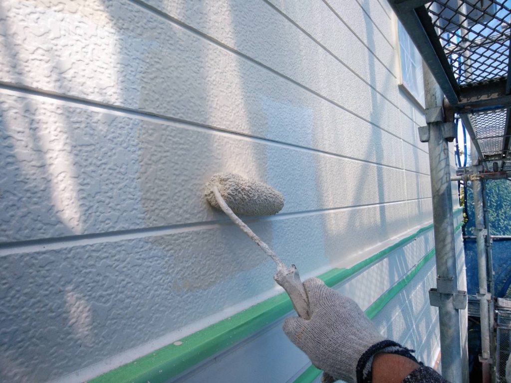 外壁塗装　3回塗り　中塗り　ファインパーフェクトトップ