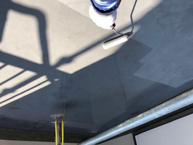 八千代市　バルコニー　防水　3回塗り　下塗り　プライマー