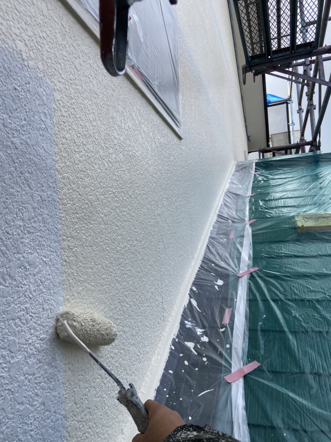 千葉市　外壁塗装　モエンサイディング　3回塗り　上塗り　ダイヤセラコートアクア