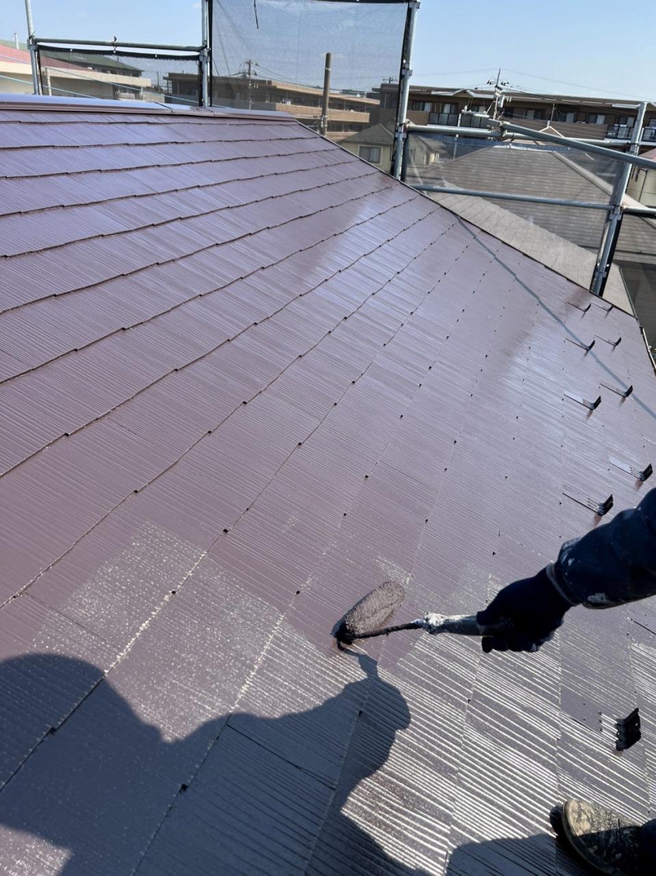 千葉市　屋根塗装　新生スレート瓦　中塗り　プラチナルーフバインダー