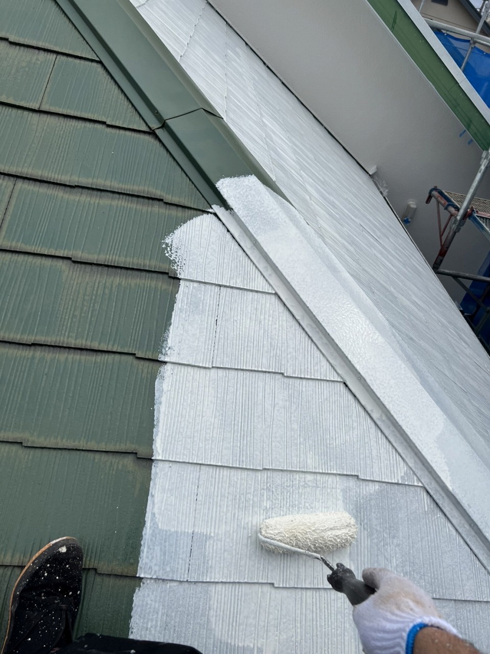 八千代市　屋根塗装　新生スレート瓦　下塗り　サーモアイシーラー