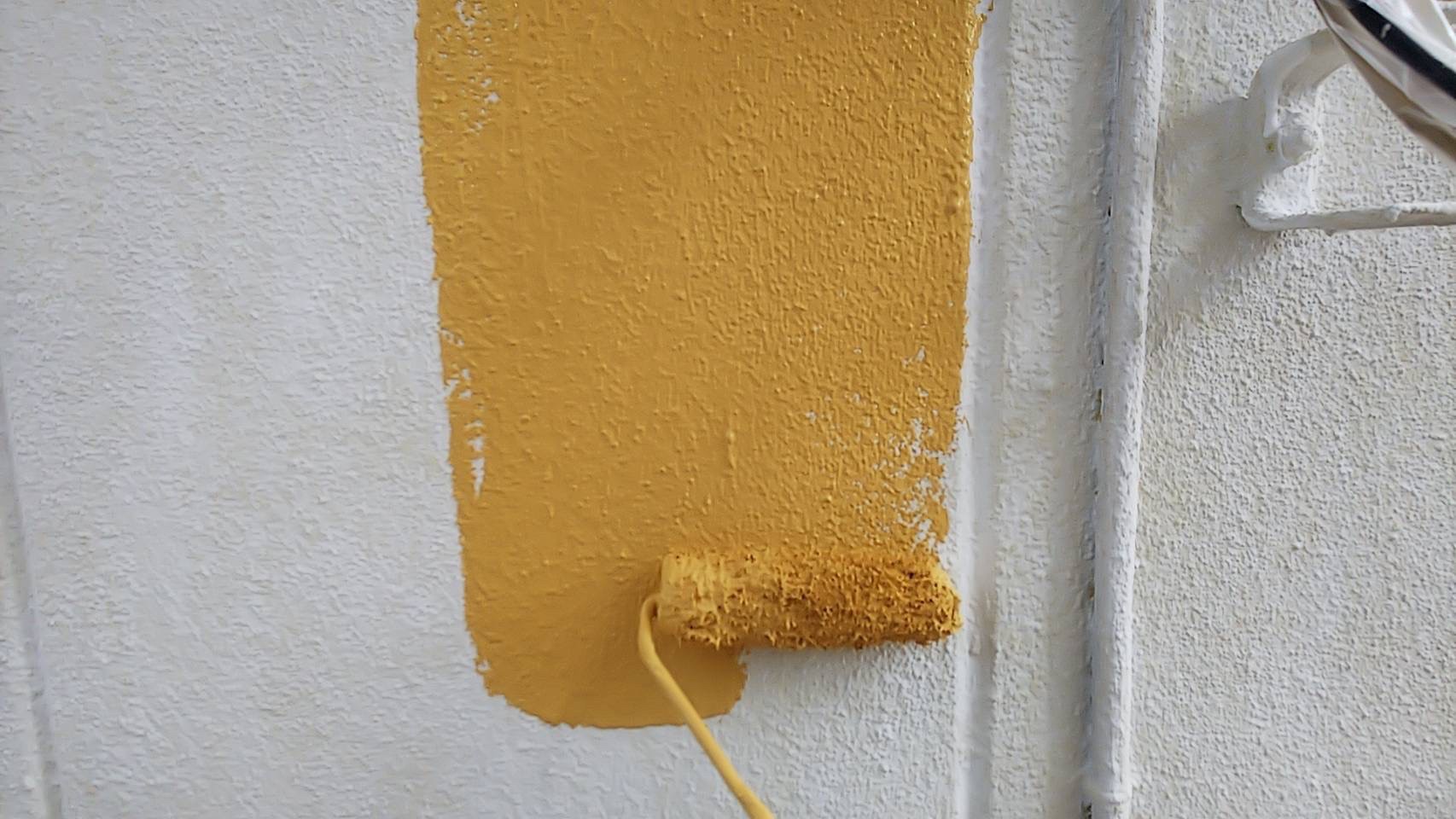 習志野市　外壁塗装　PC　中塗り　アレスダイナミックトップ