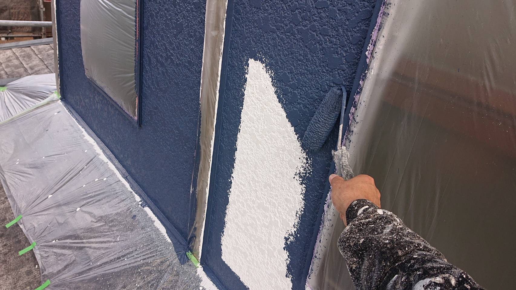 千葉市　外壁塗装　中塗り　アレスダイナミックTOP