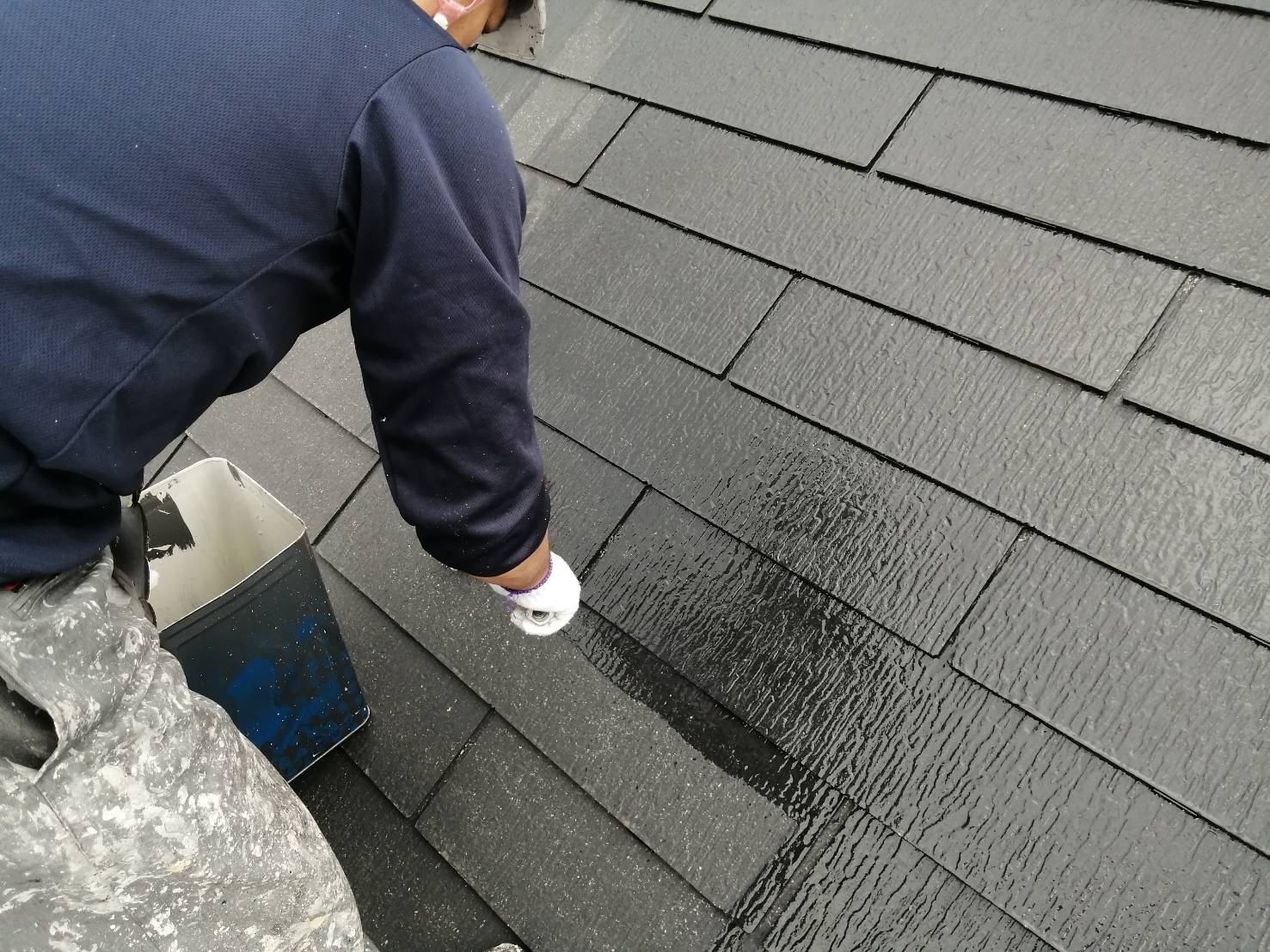 習志野市　屋根塗装　中塗り　プラチナルーフバインダー