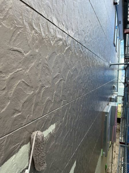 八千代市　外壁塗装　中塗り　ファインパーフェクトトップ