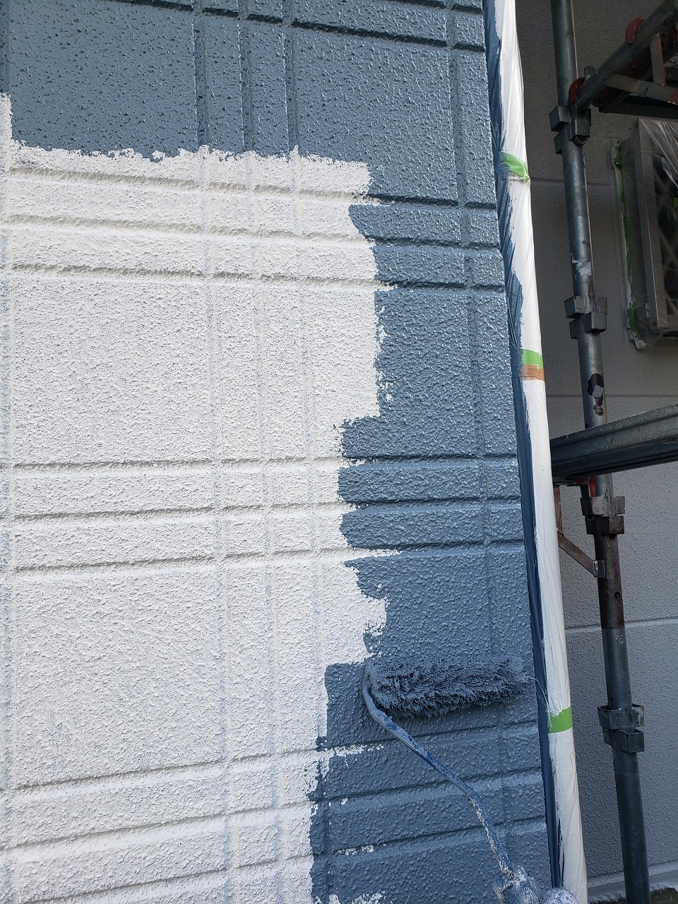 八千代市　外壁塗装　中塗り　アレスダイナミックTOP