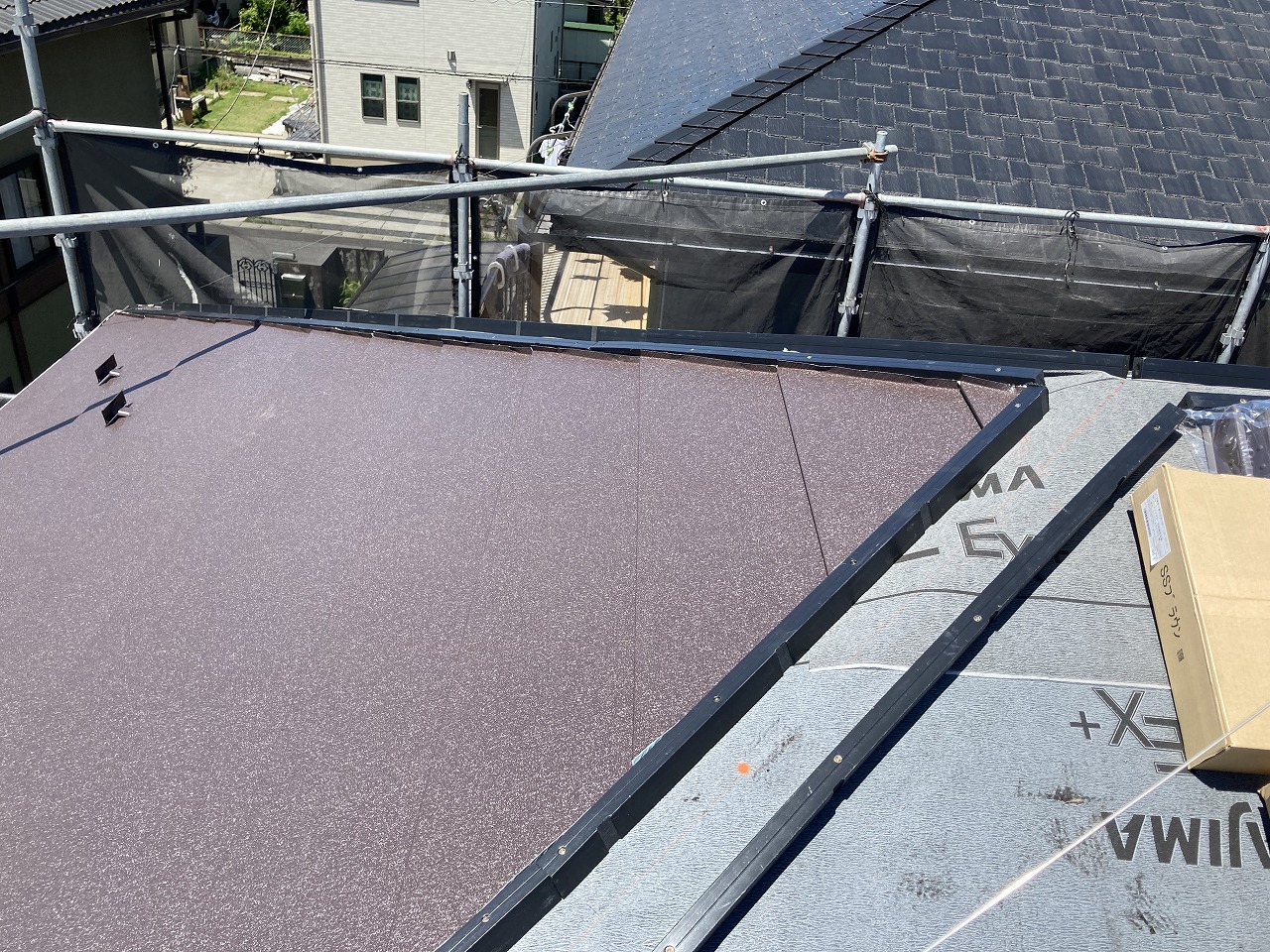 八千代市　屋根カバー工法　ガルバニウム鋼板　スーパーガルテクト