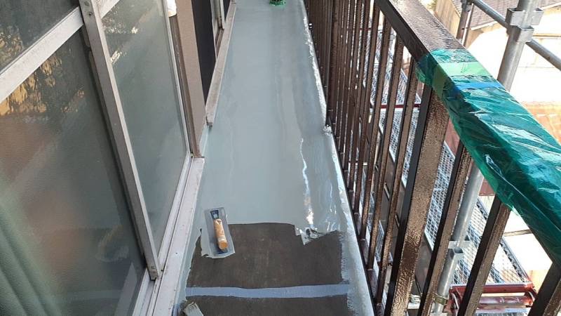 千葉市　マンション　バルコニー防水　下塗り　ウレタン樹脂