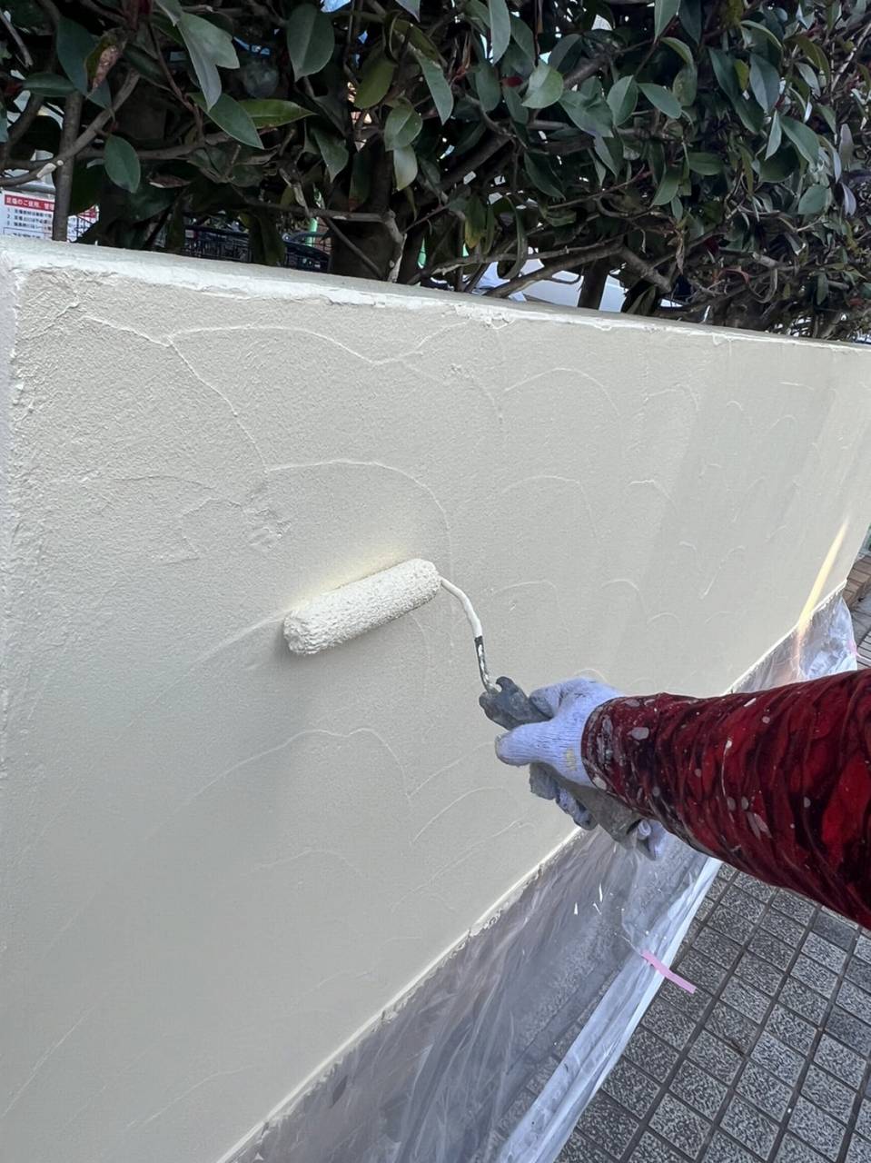 八千代市　塀塗装　下塗り　水性カチオンシーラー