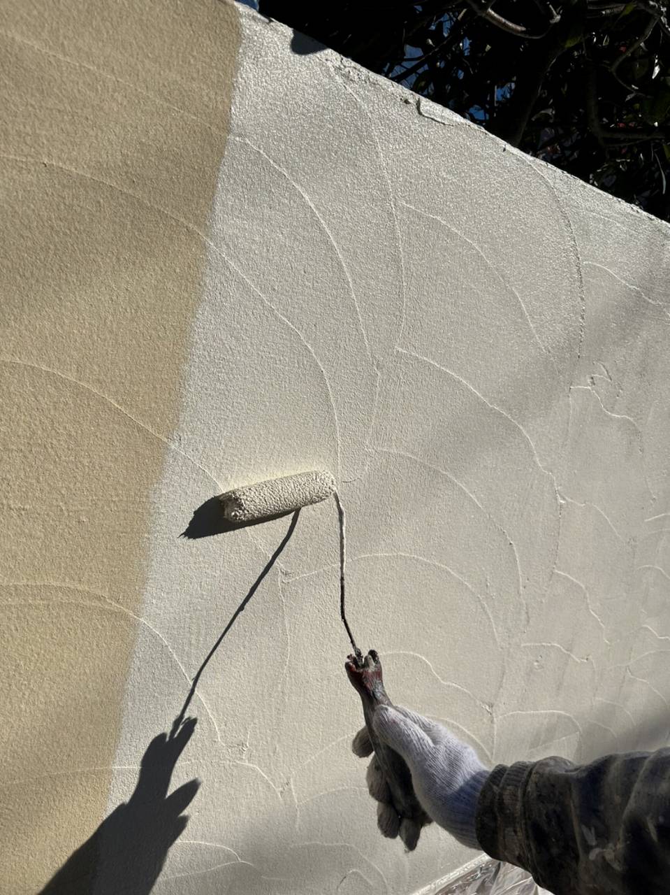 八千代市　塀塗装　中塗り　ビーズコートフレッシュ