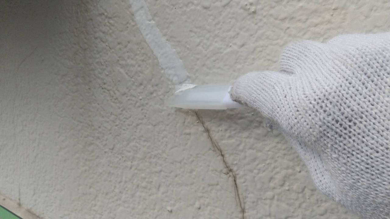 千葉市　外壁塗装　下地処理　クラック補修
