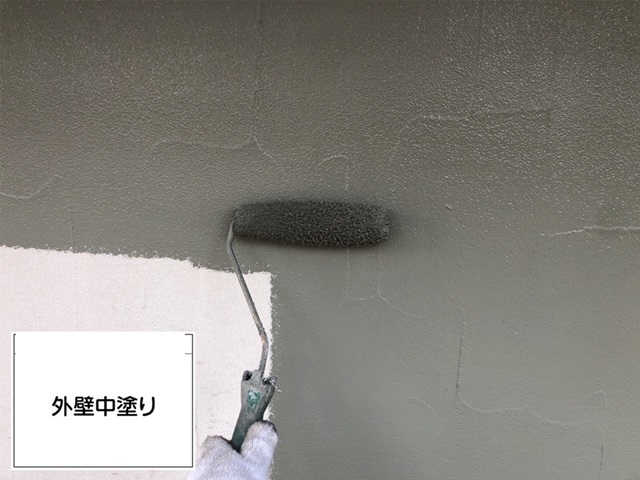 千葉市　外壁塗装　中塗り　ビーズコート無機