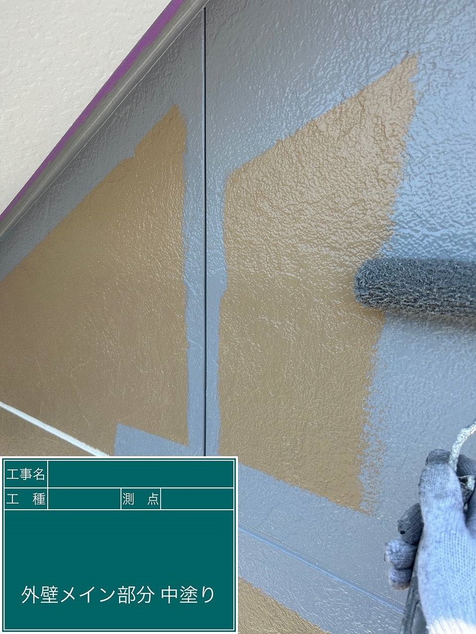 習志野市　外壁塗装　中塗り　ファインパーフェクトトップ
