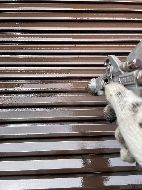 習志野市　付帯部塗装　雨戸パネル　吹付塗装　ファインパーフェクトトップ
