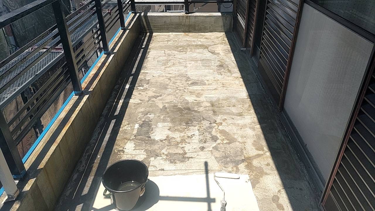 千葉市　バルコニー防水　下塗り　カチオン系セメント