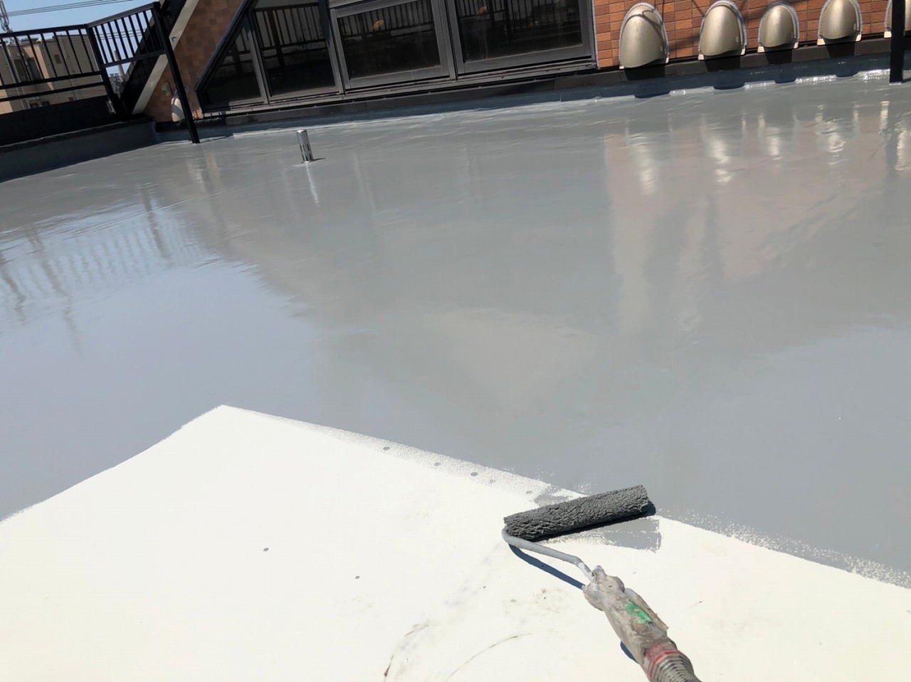 千葉市　病院　屋上防水　上塗り　トップコート