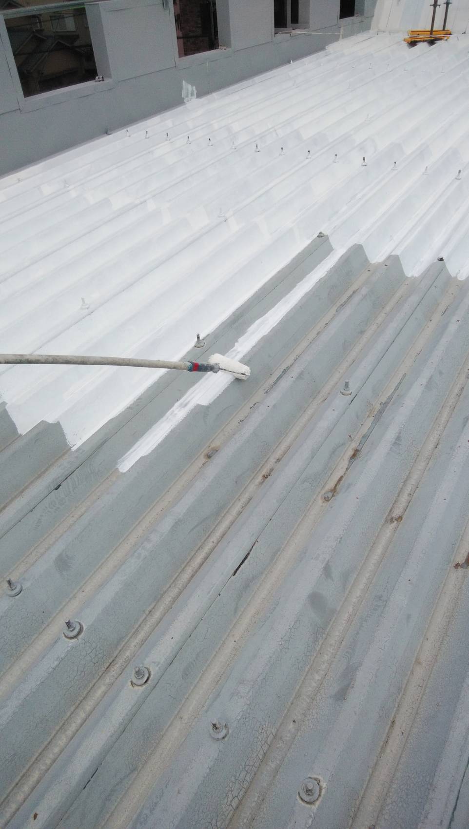 千葉市　店舗　屋根塗装　下塗り　1液ハイポンデクロ