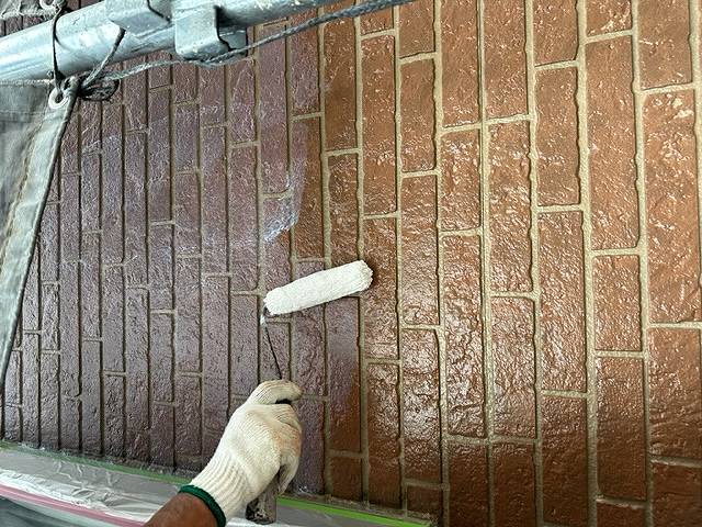 千葉市　外壁塗装　上塗り　クリヤー塗装　スーパーUVコートクリヤー