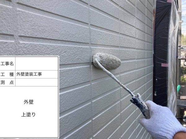 千葉市　アパート　外壁塗装　上塗り　ファインパーフェクトトップ