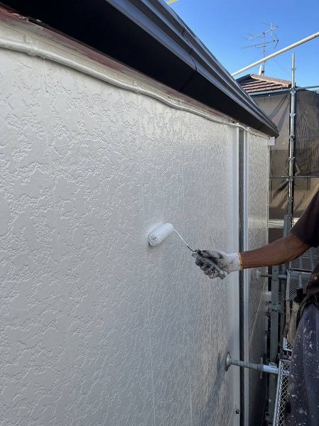 千葉市　アパート　外壁塗装　中塗り　プラチナ無機バインダー