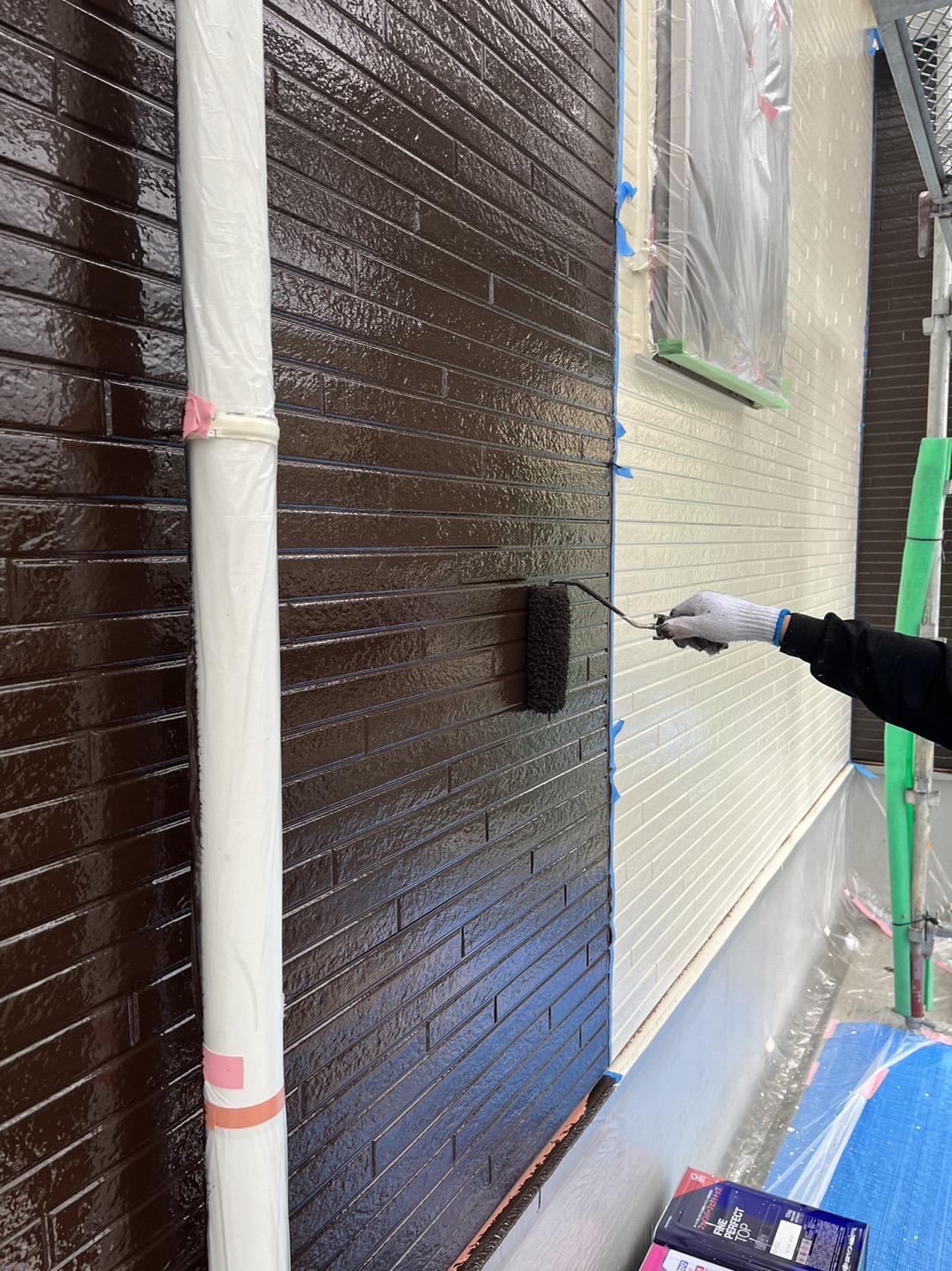 習志野市　外壁塗装　上塗り　ファインパーフェクトトップ