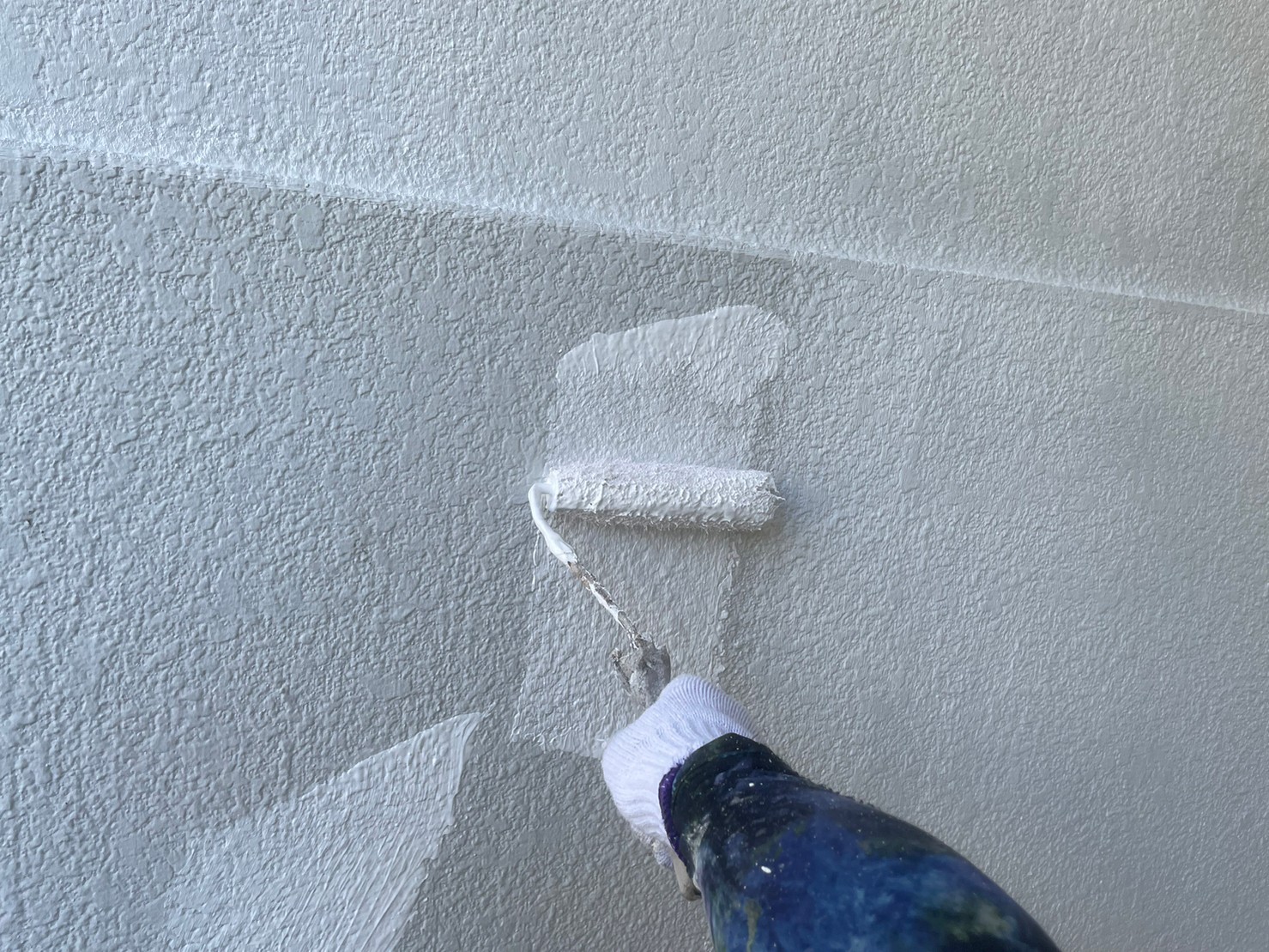 千葉市　アパート　外壁塗装　下塗り　アレスダイナミックフィラー