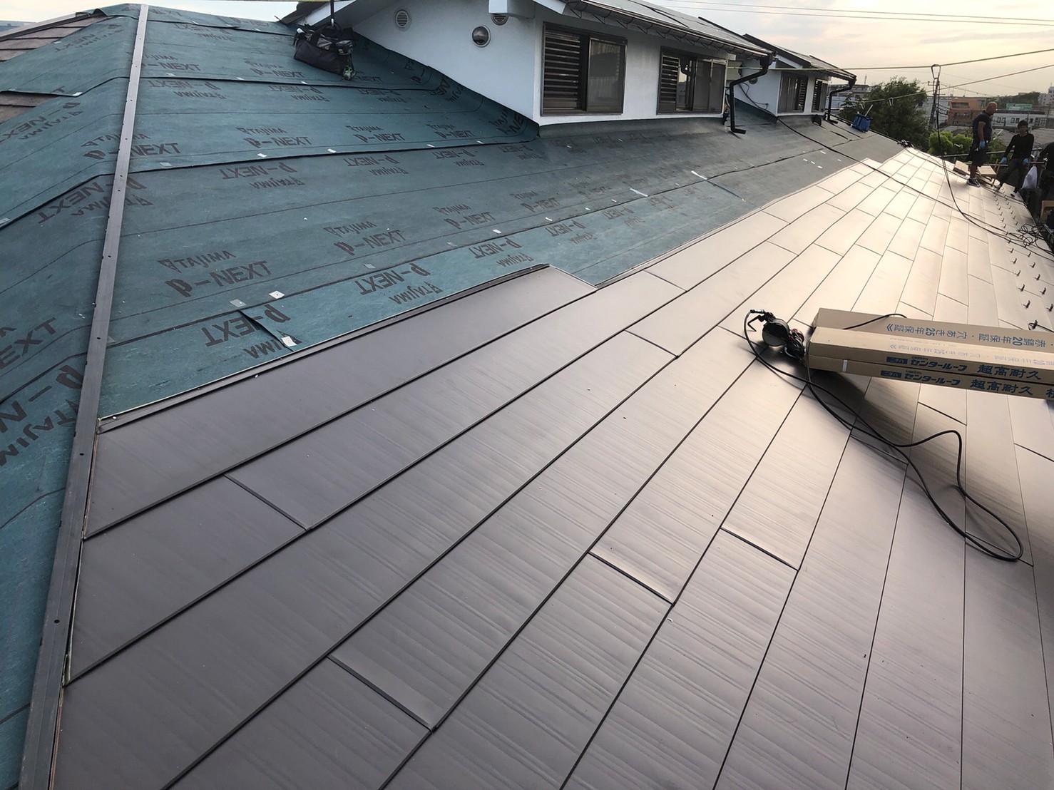千葉市　アパート　屋根カバー工法　ガルバリウム鋼板　横断ルーフS