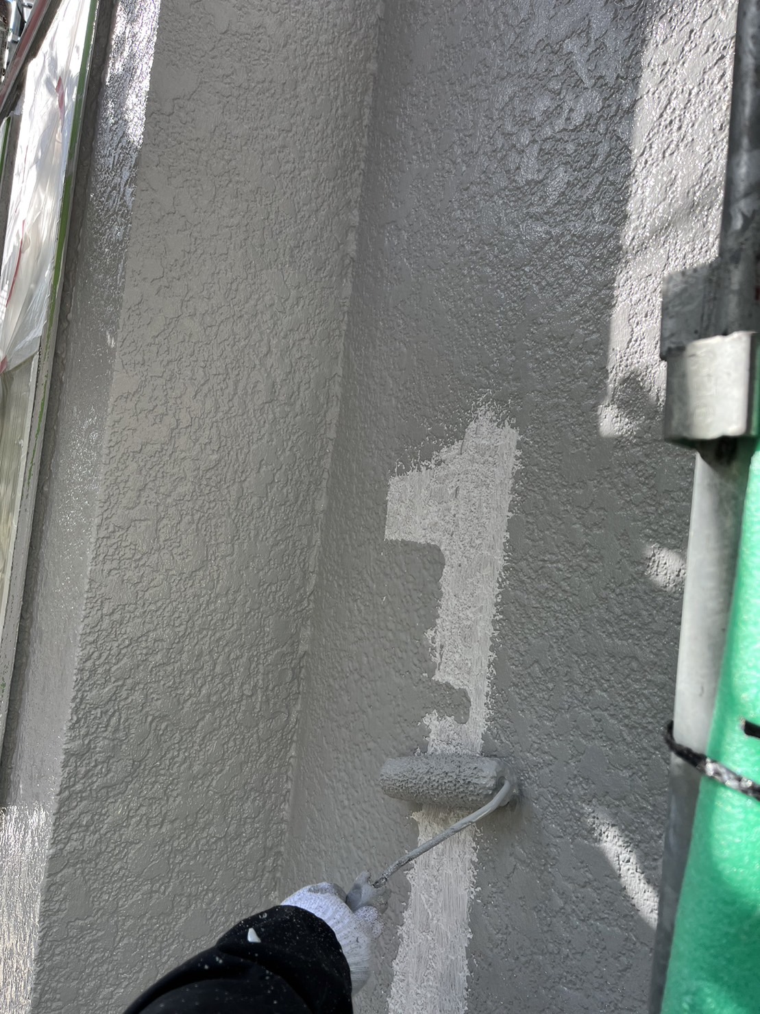 千葉市　外壁塗装　中塗り　アレスダイナミックトップ