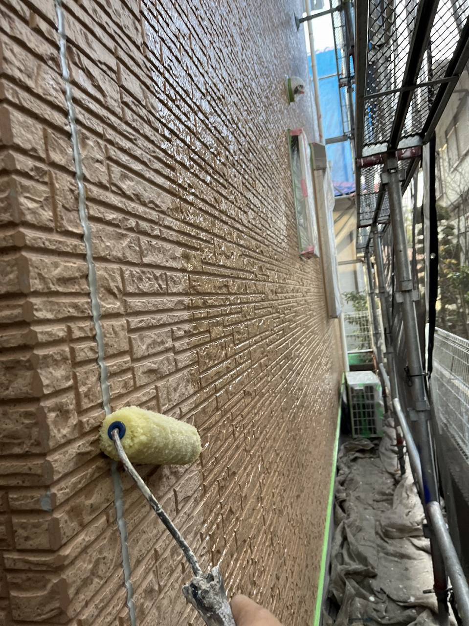 八千代市　外壁塗装　下塗り　浸透シーラー