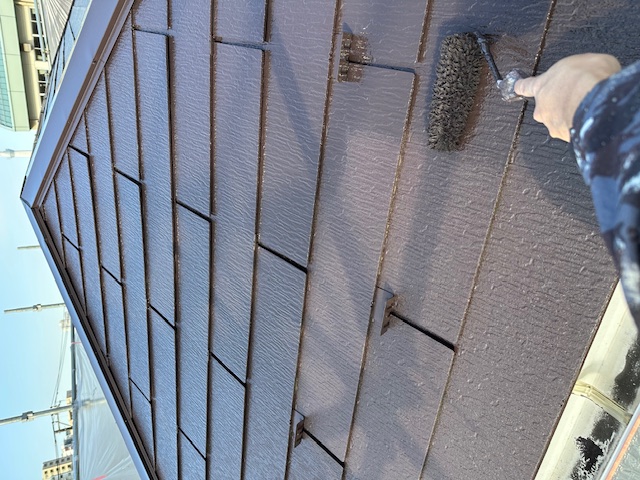 千葉市　屋根塗装　上塗り　プラチナ無機ルーフ