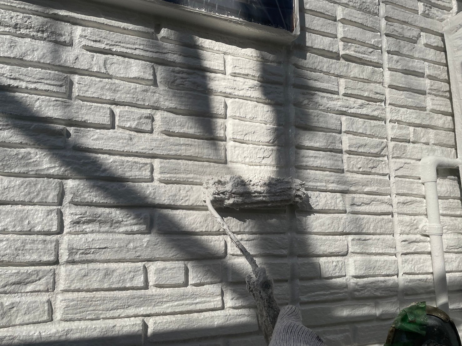 千葉市　外壁塗装　上塗り　シリコンREVO1000