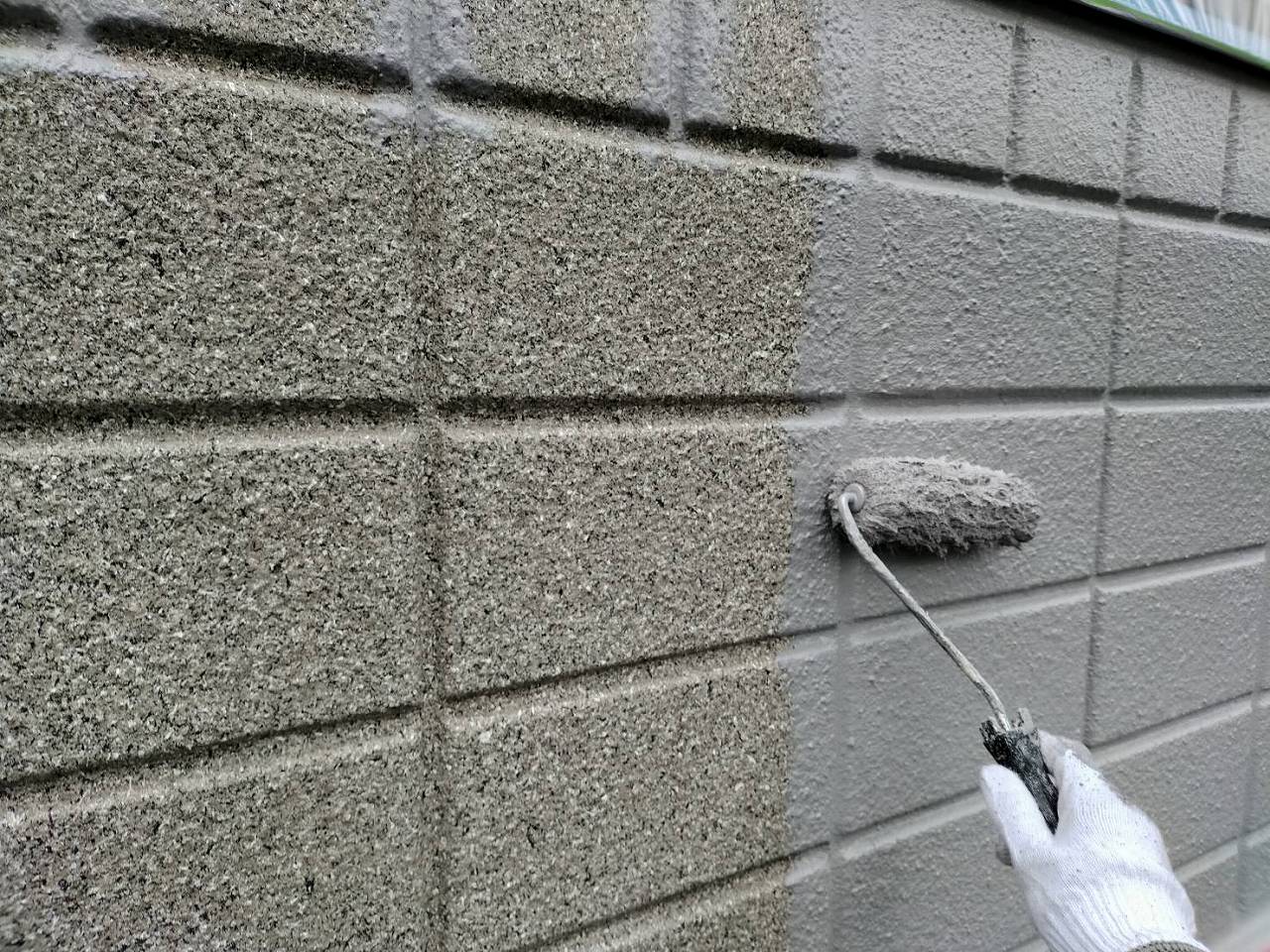 八千代市　外壁塗装　下塗り　アンダーフィラー